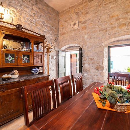 Seafront Villa With Furnished Sun Terrace, Close To The Beach Kaštela Kültér fotó