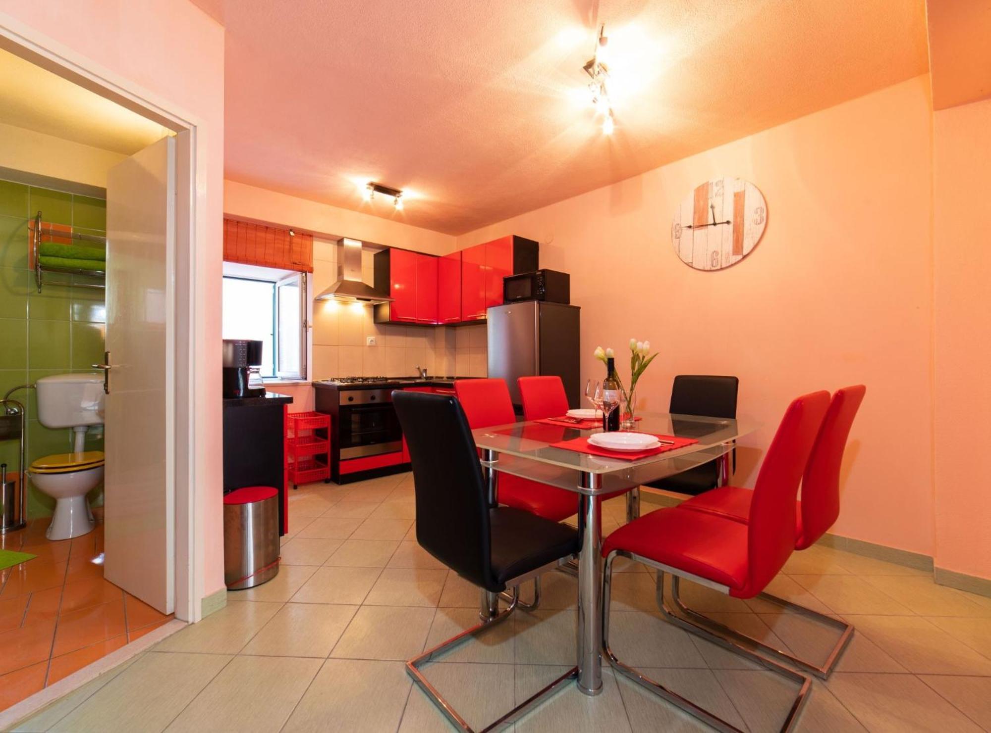 Seafront Villa With Furnished Sun Terrace, Close To The Beach Kaštela Kültér fotó