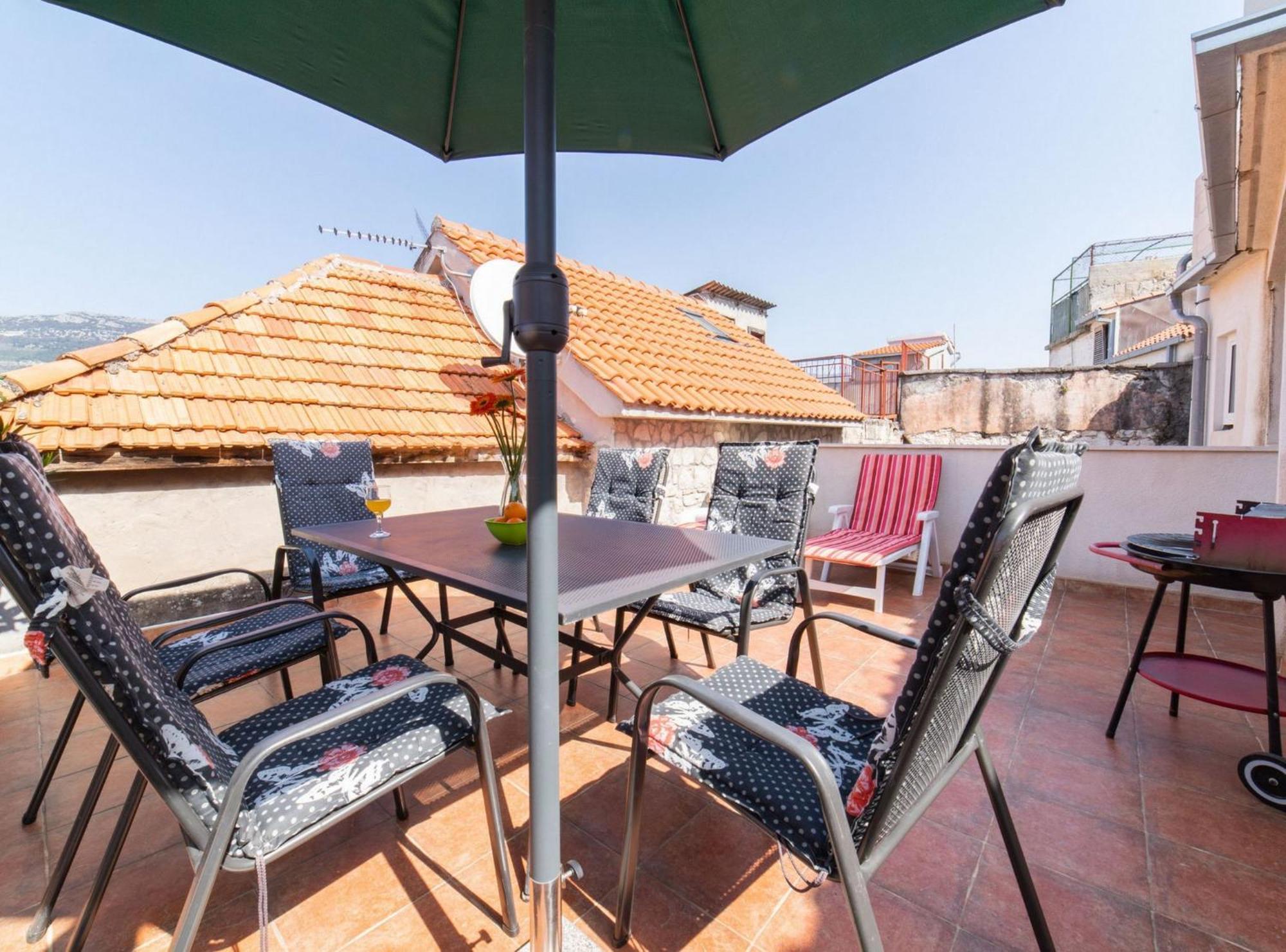 Seafront Villa With Furnished Sun Terrace, Close To The Beach Kaštela Kültér fotó