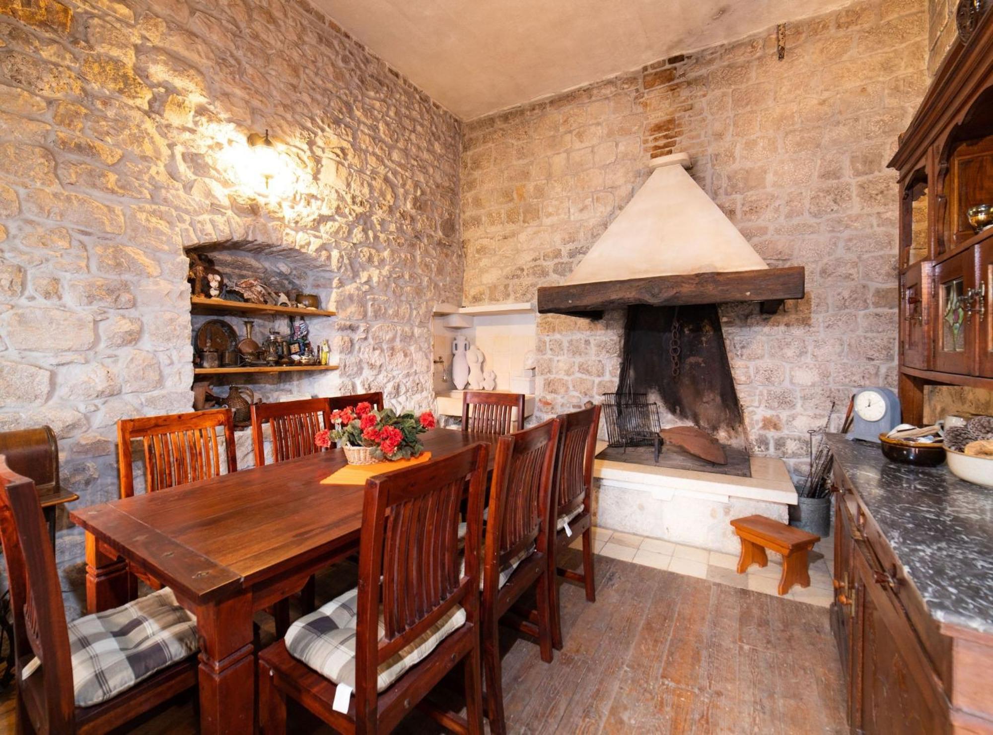 Seafront Villa With Furnished Sun Terrace, Close To The Beach Kaštela Kültér fotó
