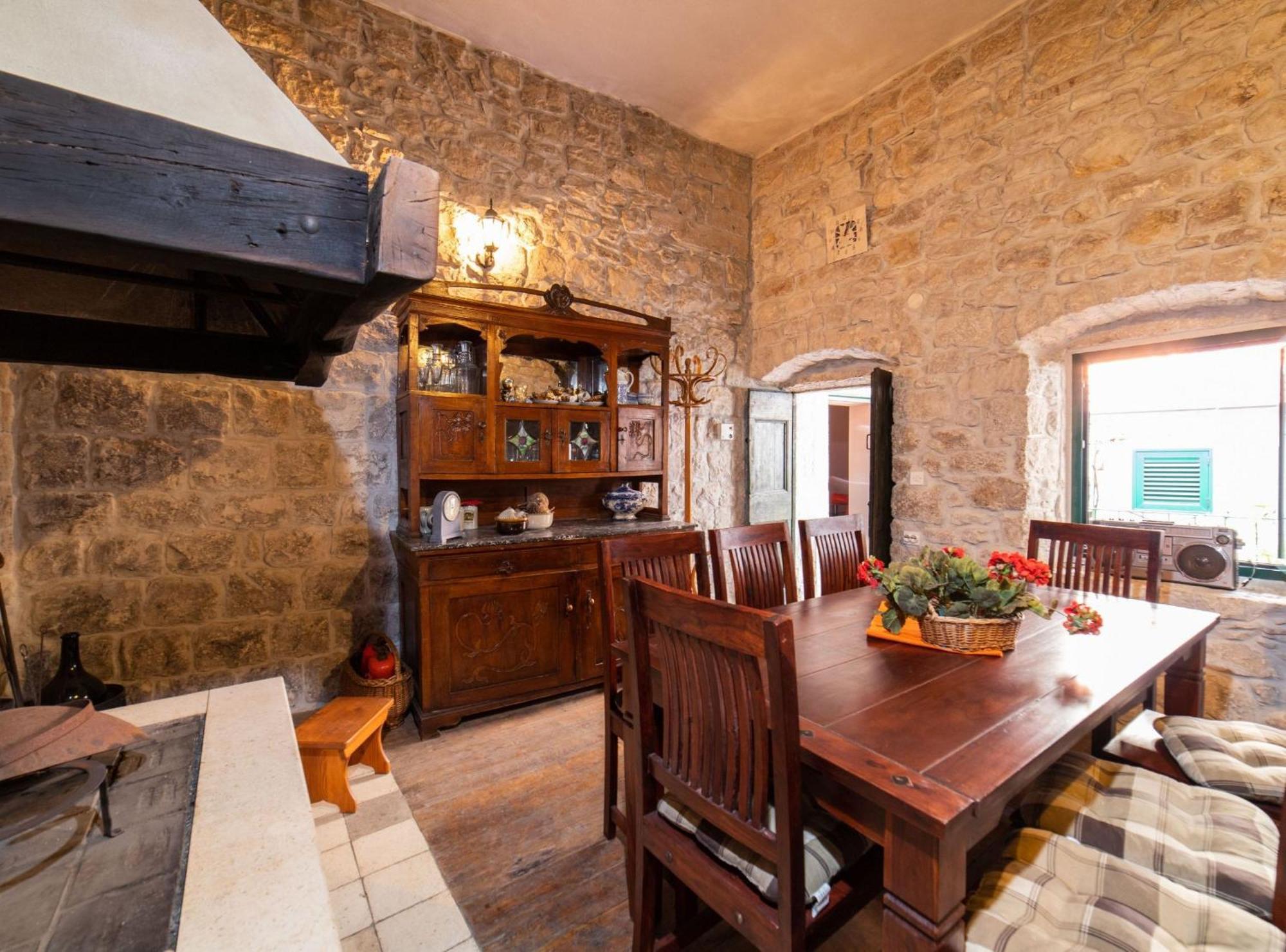 Seafront Villa With Furnished Sun Terrace, Close To The Beach Kaštela Kültér fotó