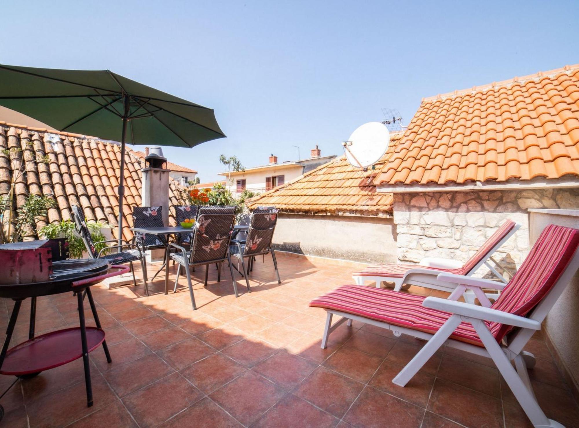 Seafront Villa With Furnished Sun Terrace, Close To The Beach Kaštela Kültér fotó